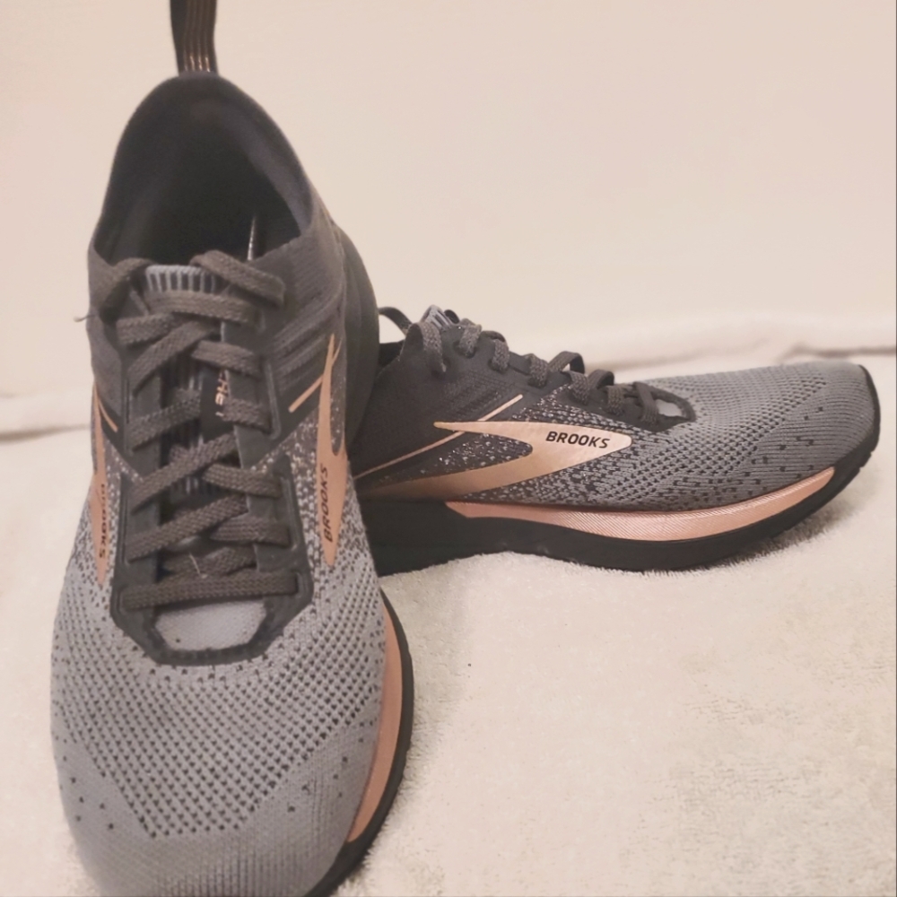 Women's Brooks Tennis Shoes